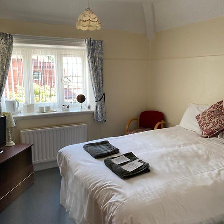 Hq Pencadlys Hotel Prestatyn Eksteriør billede