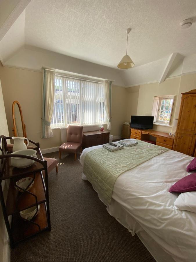 Hq Pencadlys Hotel Prestatyn Eksteriør billede